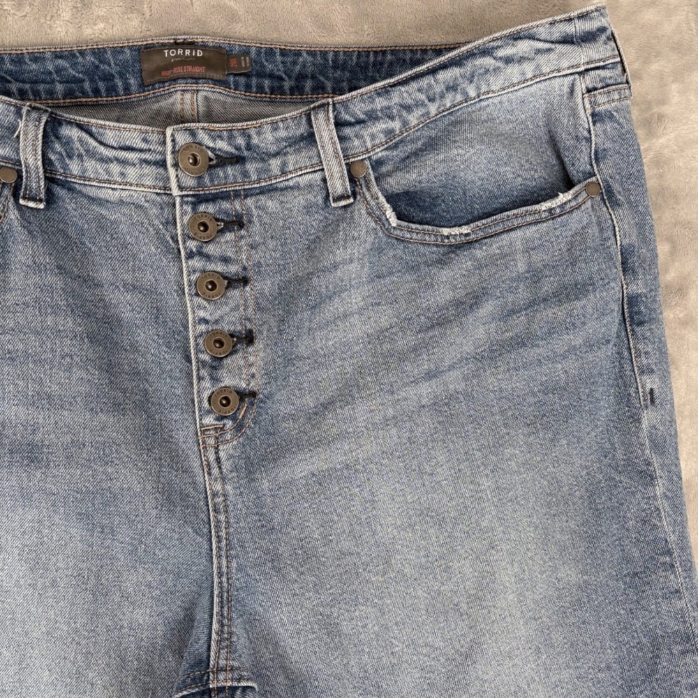 Torrid High Rise Straight Button Fly Light Wash Jeans Women Cropped 20R (42x26) - Picture 4 of 16
